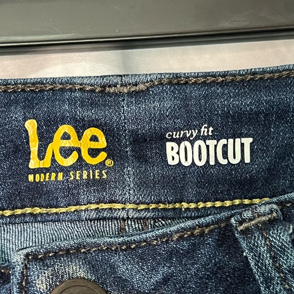 Lee Modern Series Curvy Fit Bootcut Jeans - sz 4 Medium - Picture 4 of 12